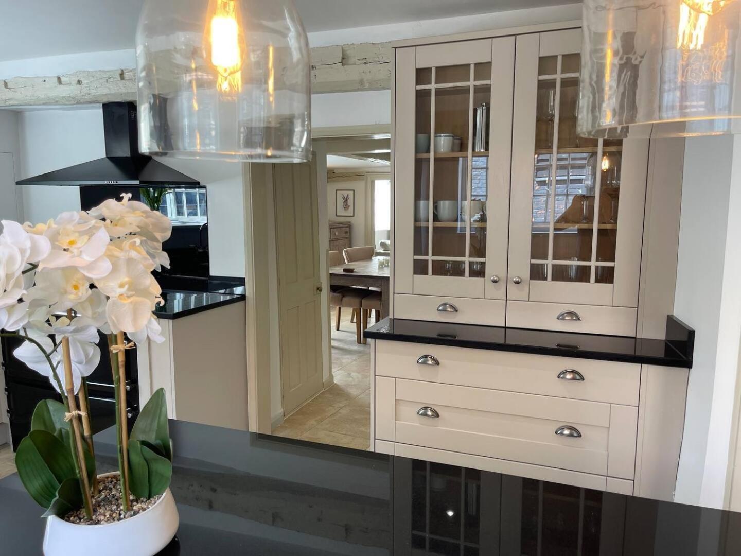 Elegant Oak Beamed House In Pretty Village - Cambridge Homehost Buckden  المظهر الخارجي الصورة