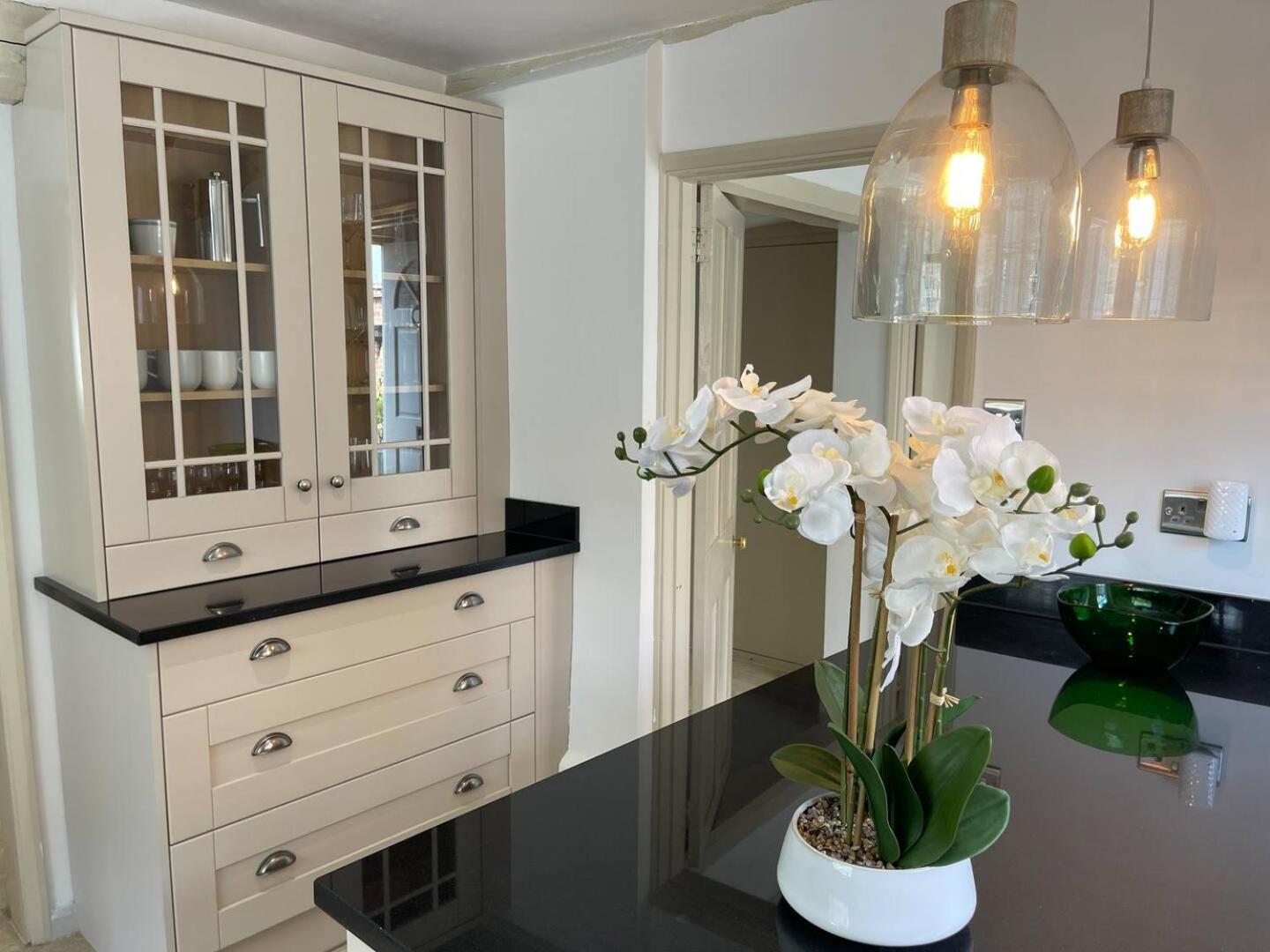Elegant Oak Beamed House In Pretty Village - Cambridge Homehost Buckden  المظهر الخارجي الصورة