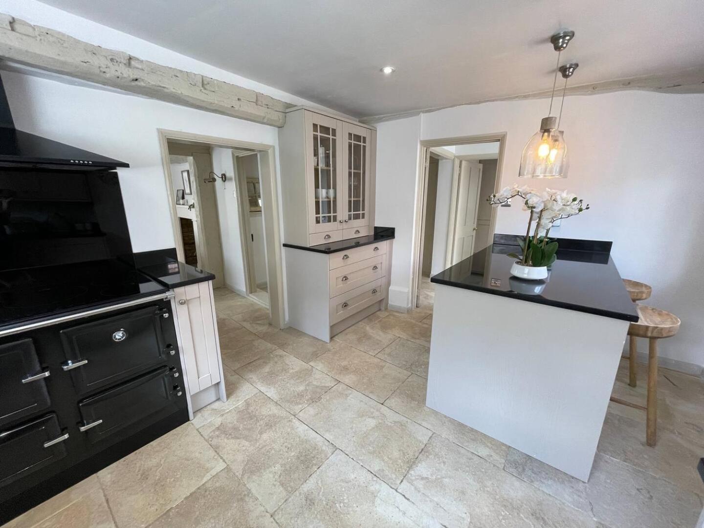 Elegant Oak Beamed House In Pretty Village - Cambridge Homehost Buckden  المظهر الخارجي الصورة