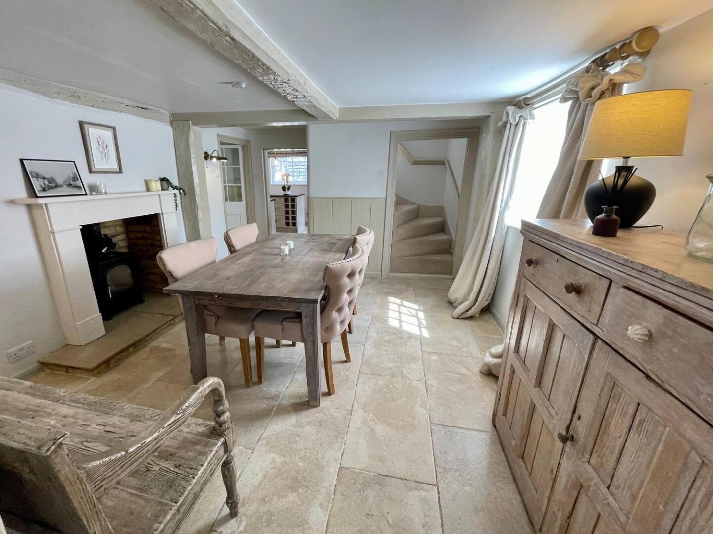 Elegant Oak Beamed House In Pretty Village - Cambridge Homehost Buckden  المظهر الخارجي الصورة