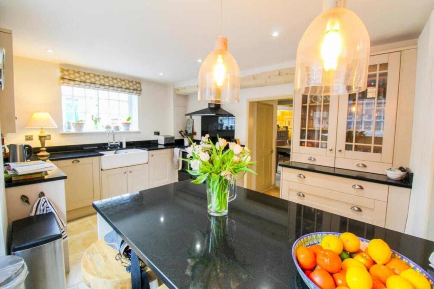 Elegant Oak Beamed House In Pretty Village - Cambridge Homehost Buckden  المظهر الخارجي الصورة