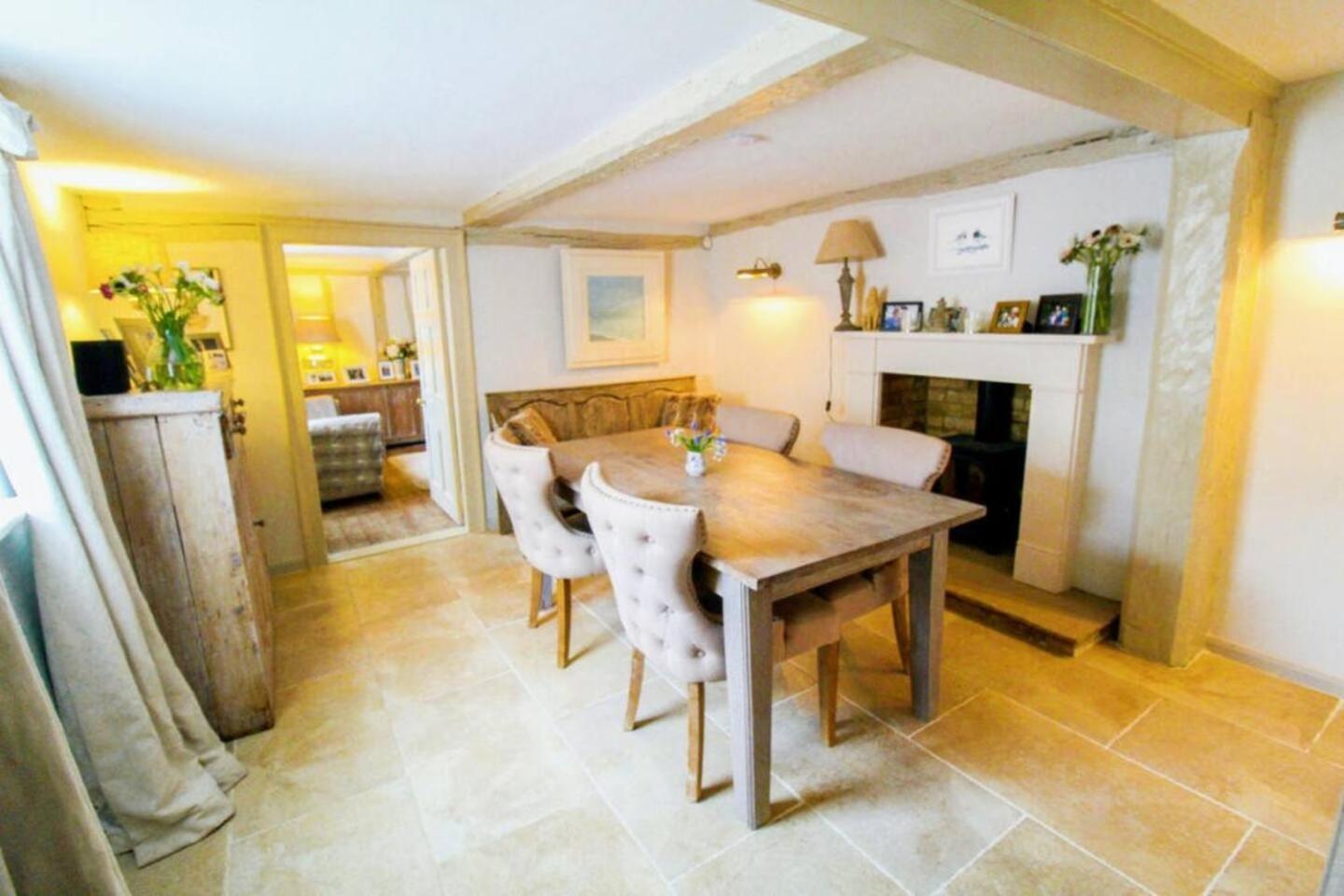 Elegant Oak Beamed House In Pretty Village - Cambridge Homehost Buckden  المظهر الخارجي الصورة